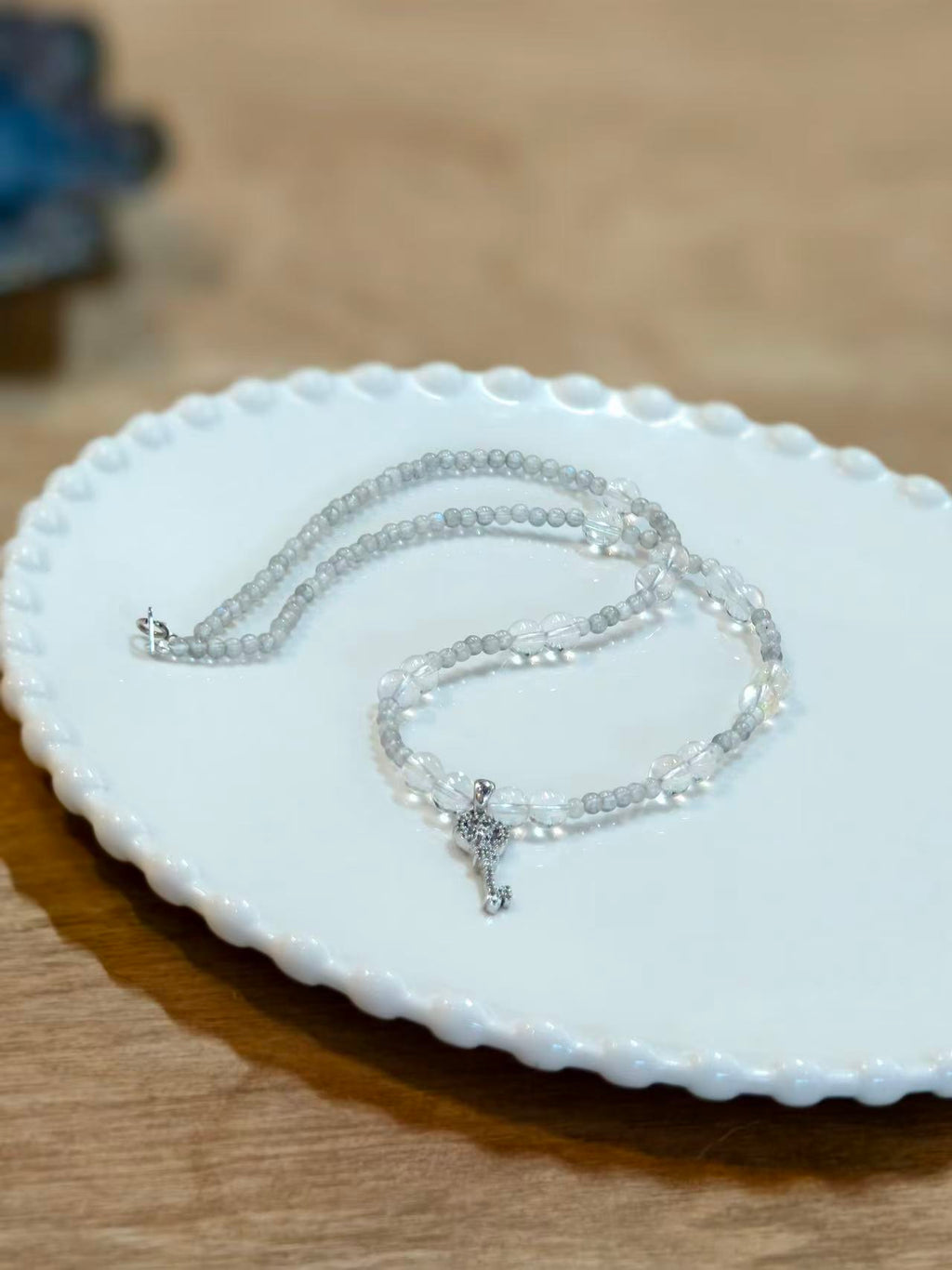 Yuan Silver Key Style Crystal Necklace